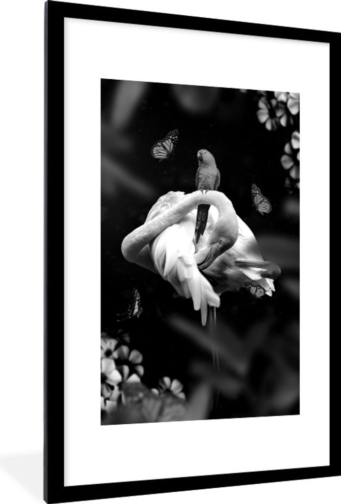 MuchoWow Gerahmtes Poster Flamingo mit Schmetterlingen im Dschungel - schwarz und weiß 60x90 cm - Poster mit Schwarzem Bilderrahmen Wandposter R...