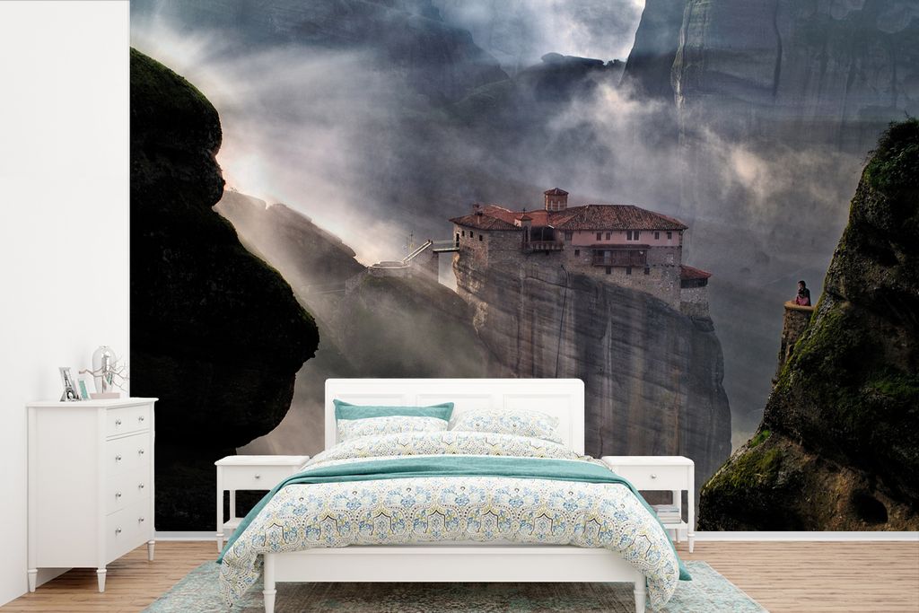 MuchoWow Fototapete für Wohnzimmer oder Schlafzimmer Wandtapete Vinyl Motivtapete Schöne Sonnenstrahlen durch die Wolken bei den Meteora-Klöst...