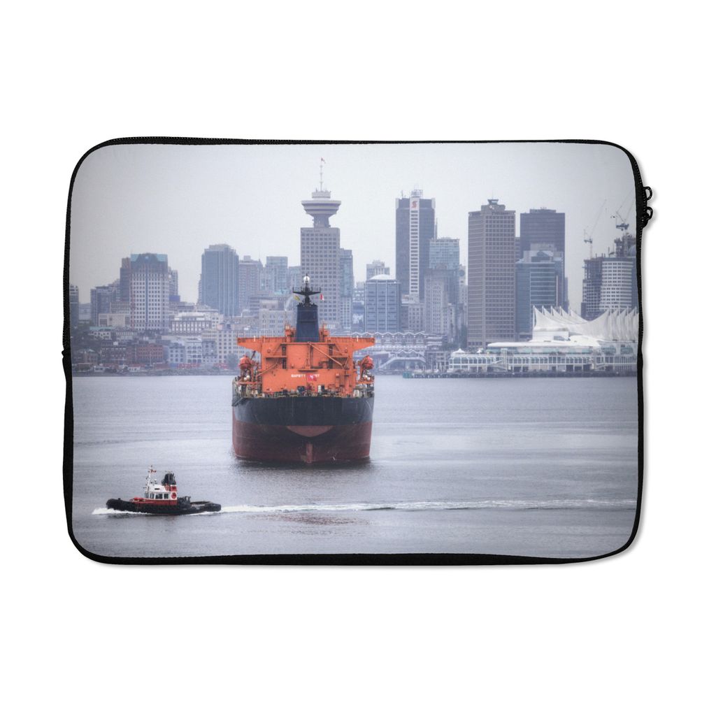 MuchoWow Laptop Hülle 13 Zoll Schlepper fährt an einem Frachtschiff vorbei Laptoptasche - Laptophülle - Sleeve - Rundumschutz
