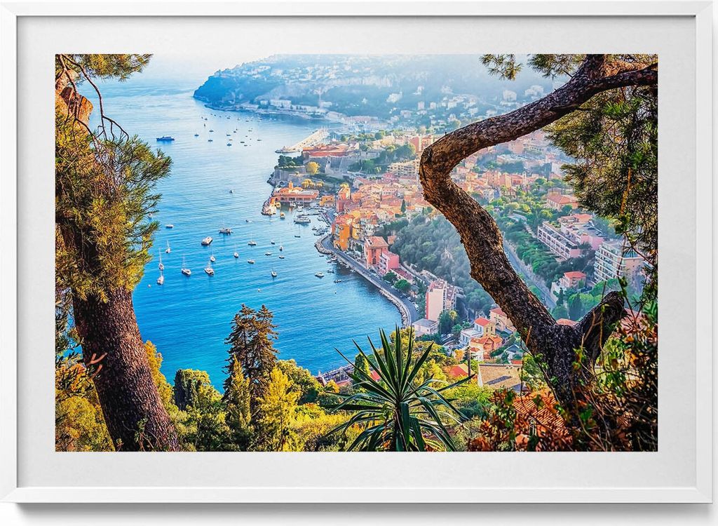 Dorf von Villefranche-sur-Mer– Wandbild mit Rahmen – Produktbild 