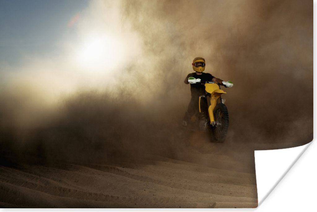 MuchoWow Poster Ein Mann auf einem gelben Motorrad in einer Staubwolke 30x20 cm - Plakate - Print