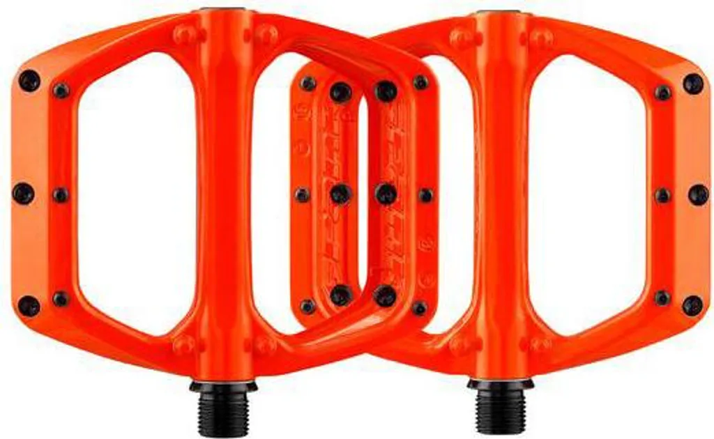 Pédale plate Spank Spoon DC orange : fini les pieds qui glissent en VTT