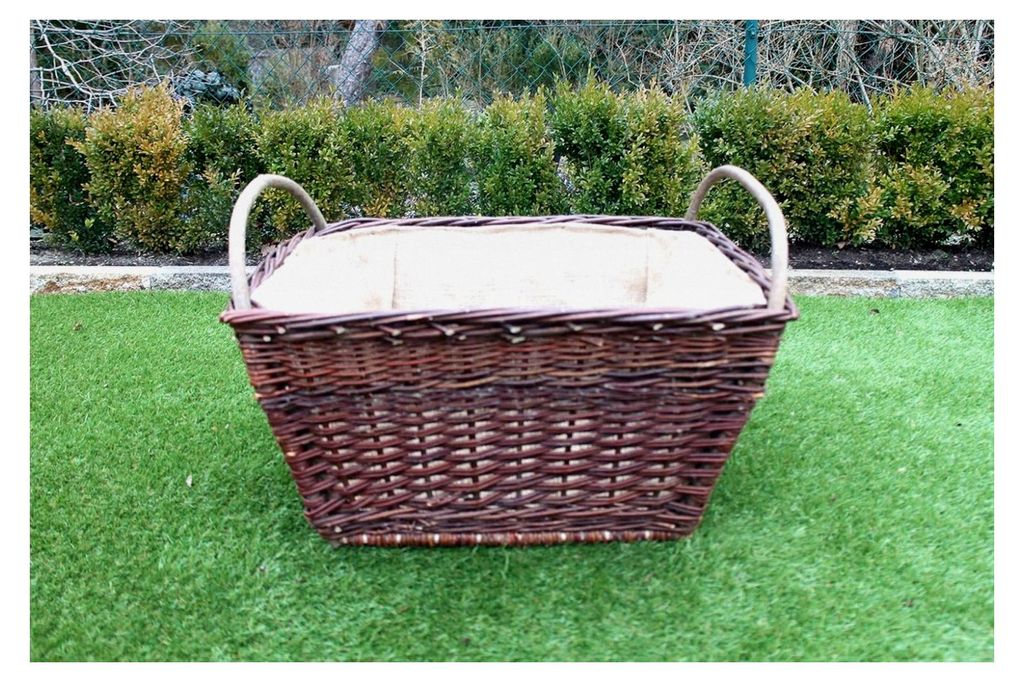 Kaminholzkorb aus Weide mit Jute