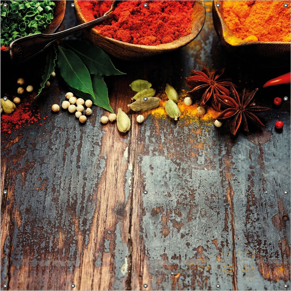 Wallario Outdoor-Poster für Garten oder Balkon, Motiv Gewürze auf Holz - uriger Holztisch in der Küche, in ca. 180 x 180 cm