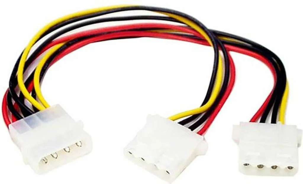 StarTech PYO2L: Ridai Vita al tuo Hardware con lo Splitter Molex 4 Pin