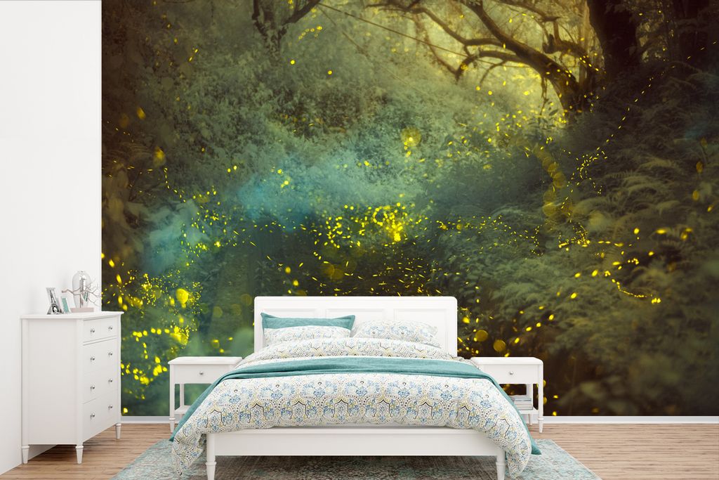 MuchoWow Fototapete für Wohnzimmer oder Schlafzimmer Wandtapete Vinyl Motivtapete Blick auf Glühwürmchen im Wald während einer hellen Nacht -...