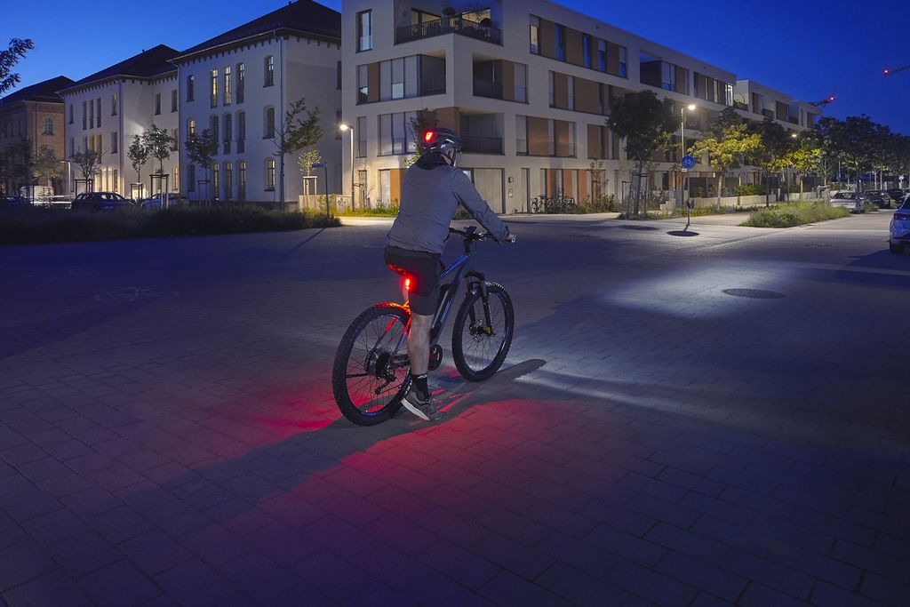 FISCHER Akku Rücklicht Twin - mit Bodenbeleuchtung Produktbild 13
