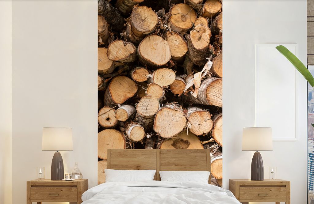 MuchoWow Fototapete für Wohnzimmer oder Schlafzimmer Wandtapete Vinyl Motivtapete Ein Haufen gefällter Baumstämme - 120x240 cm - Hintergrundbild