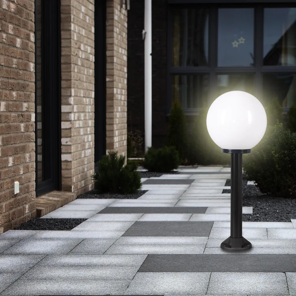 Lampadaire d'extérieur Boule opale 25cm sur pied de 145cm noir mat - 10