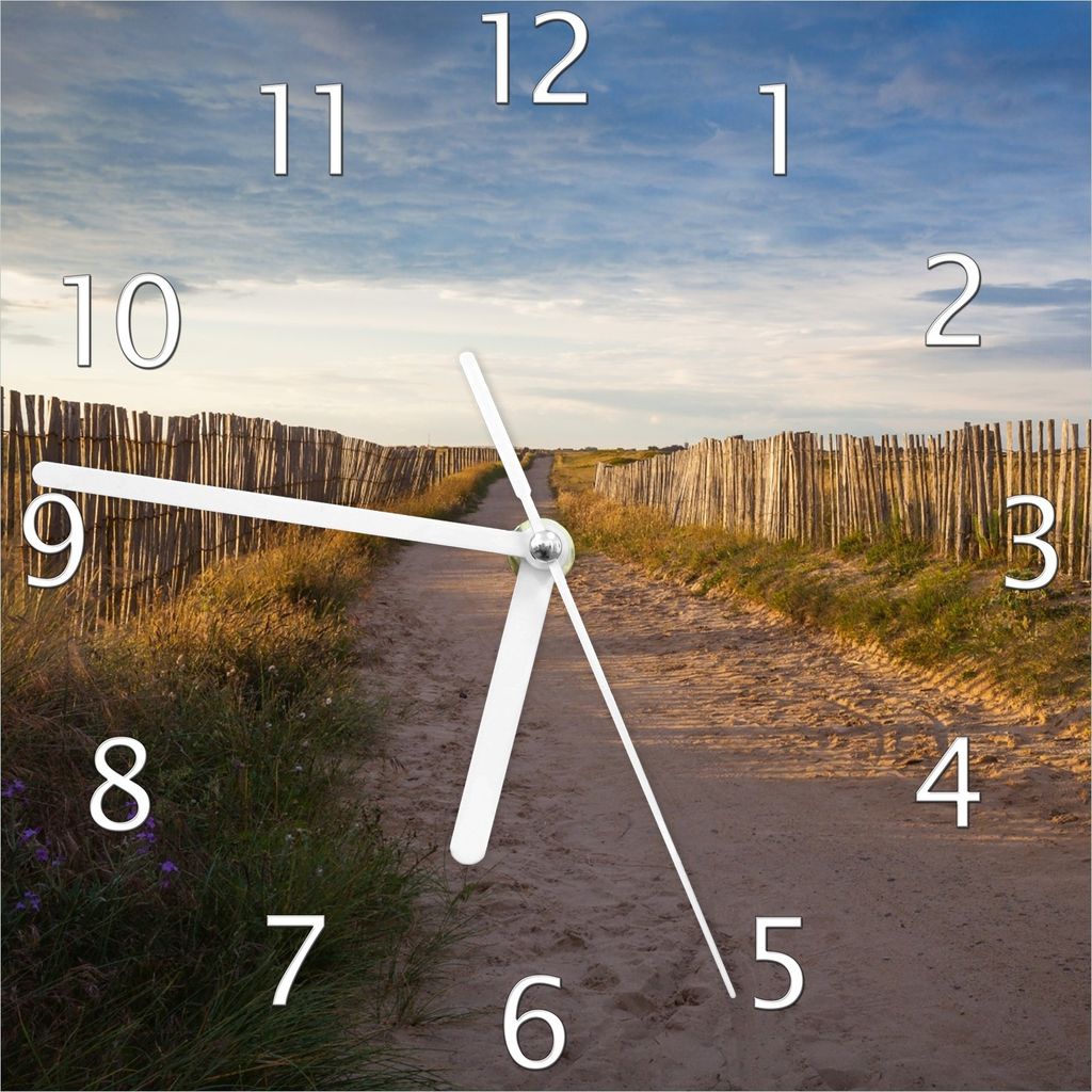 Wallario Design Wanduhr Sandweg an einem Strand in Frankreich, Bretagne aus Echtglas, Größe 20 x 20 cm
