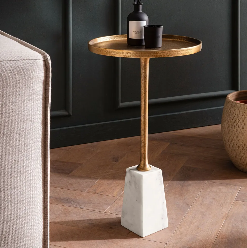 Table d'appoint salon idéale pour bout de canapé marbre blanc et or