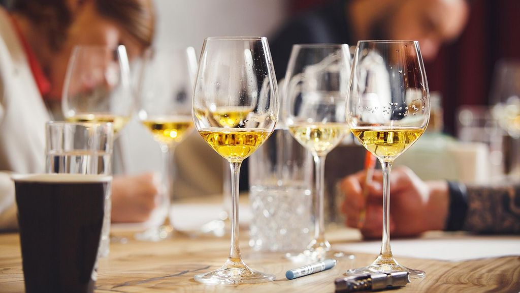 Jochen Schweizer Weinseminar Dortmund; Erlebnis verschenken oder selbst erleben; Gutschein gültig für 1 Person Gruppengröße: 10-24 Personen