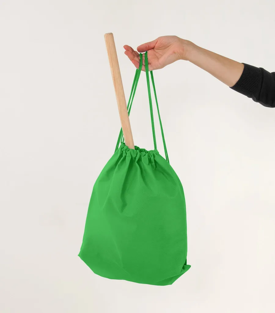 Porta la gioia del tuo piccolo cavaliere con un nuovo zaino e accessori per cavalli verdi! Progettato per essere indossato comodamente e con stile nella vita quotidiana e durante l'equitazione.