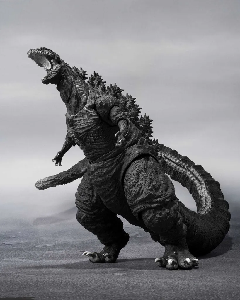 Godzilla figurine 18 cm version orthochromatique noire et grise
