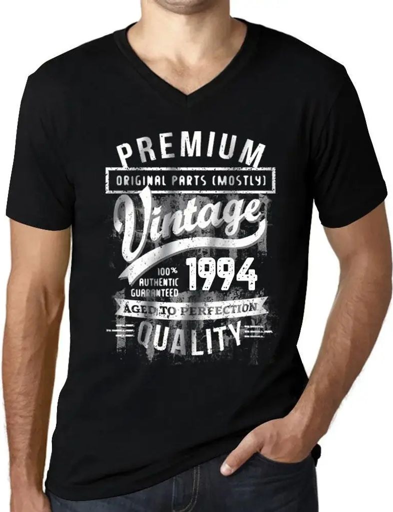 Herren Grafik T-Shirt V-Ausschnitt Originalteile (meist) bis zur Perfektion gealtert 1994 – Original Parts (Mostly) Aged to Perfection 1994 – G...