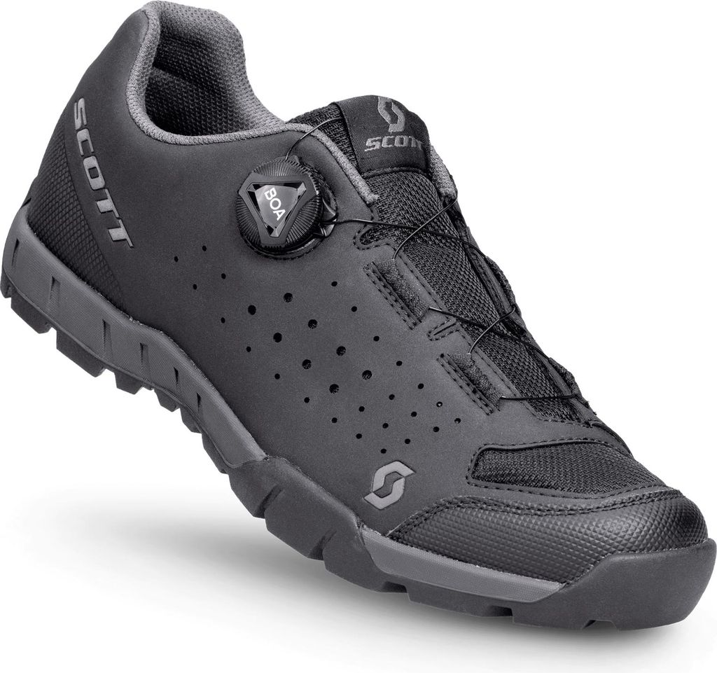 A single black and dark grey Scott Sport Trail Evo BOA shoe is shown against a white background.