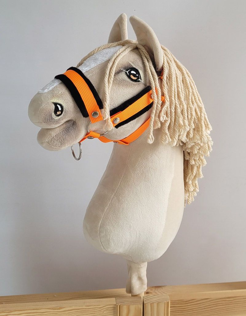 Hobby Horse Babyschlafsack A3 mit schwarzem Fell und neonorangem Halfter
