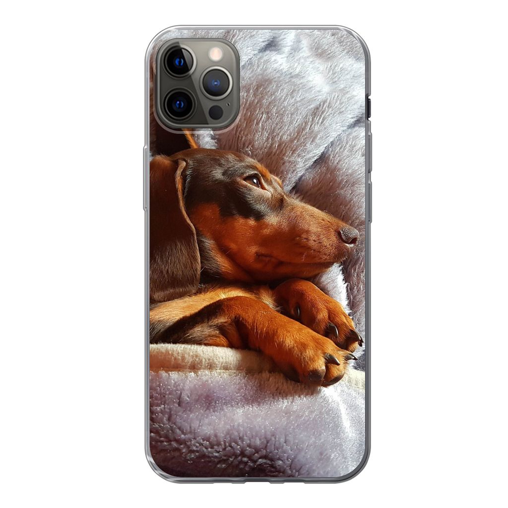 MuchoWow Handyhülle Schutzhülle Hülle für iPhone 13 Pro Max Niedlicher Dackel liegt unter der Bettdecke Silikon Softcase Handy Hülle - Mobil...