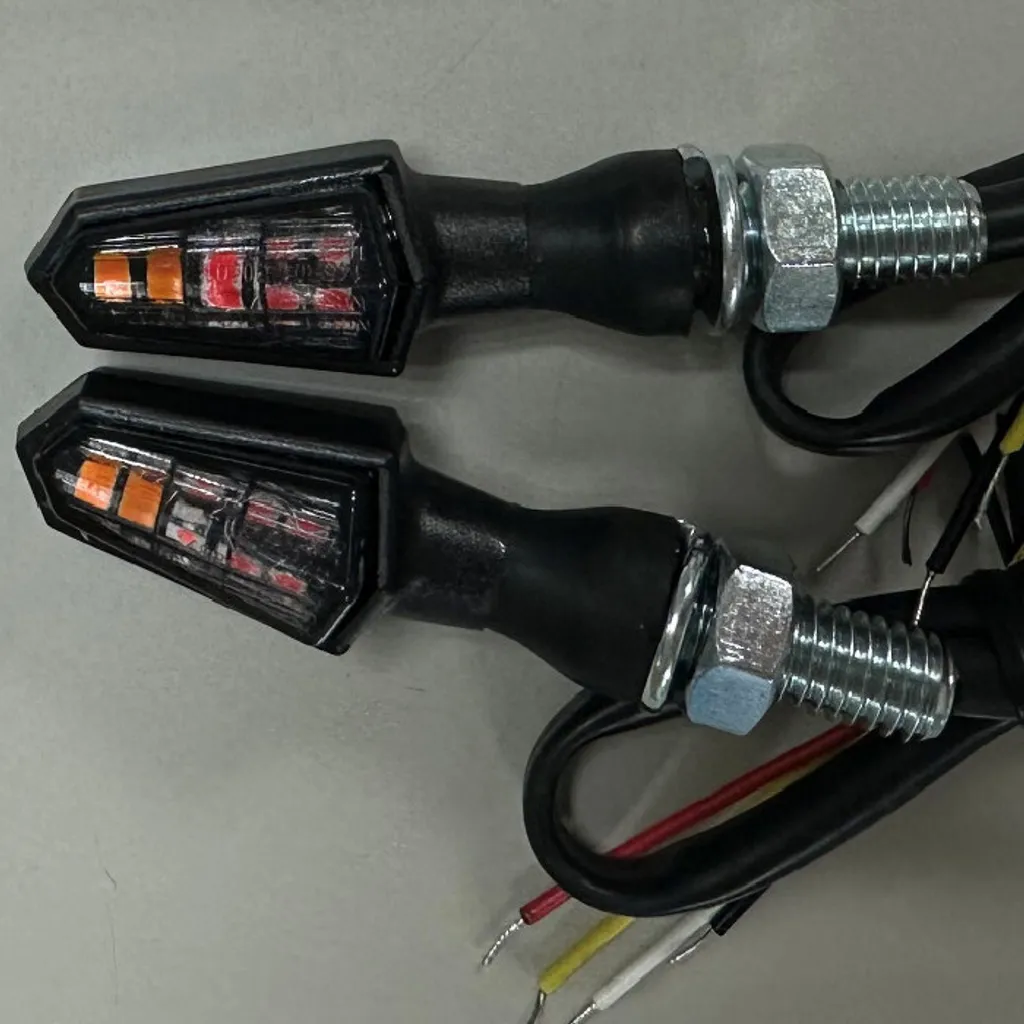 Feu de position et clignotant LED PIKE pour customisation moto