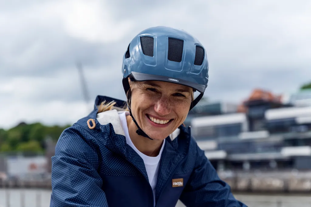 Casque vélo ABUS Hyban 2.0 Bleu clair coque ABS robuste et LED intégrée - 5