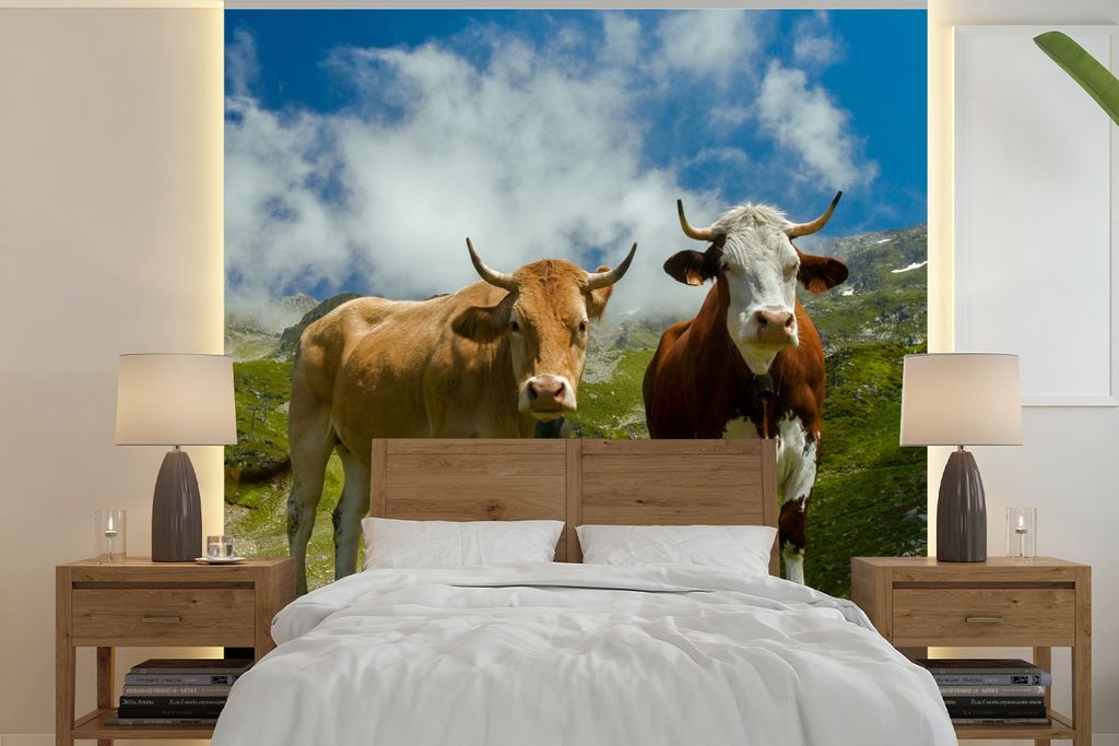 MuchoWow Fototapete für Wohnzimmer oder Schlafzimmer Wandtapete Vinyl Motivtapete Alpen - Kühe - Gras - 350x350 cm - Schlafzimmertapete