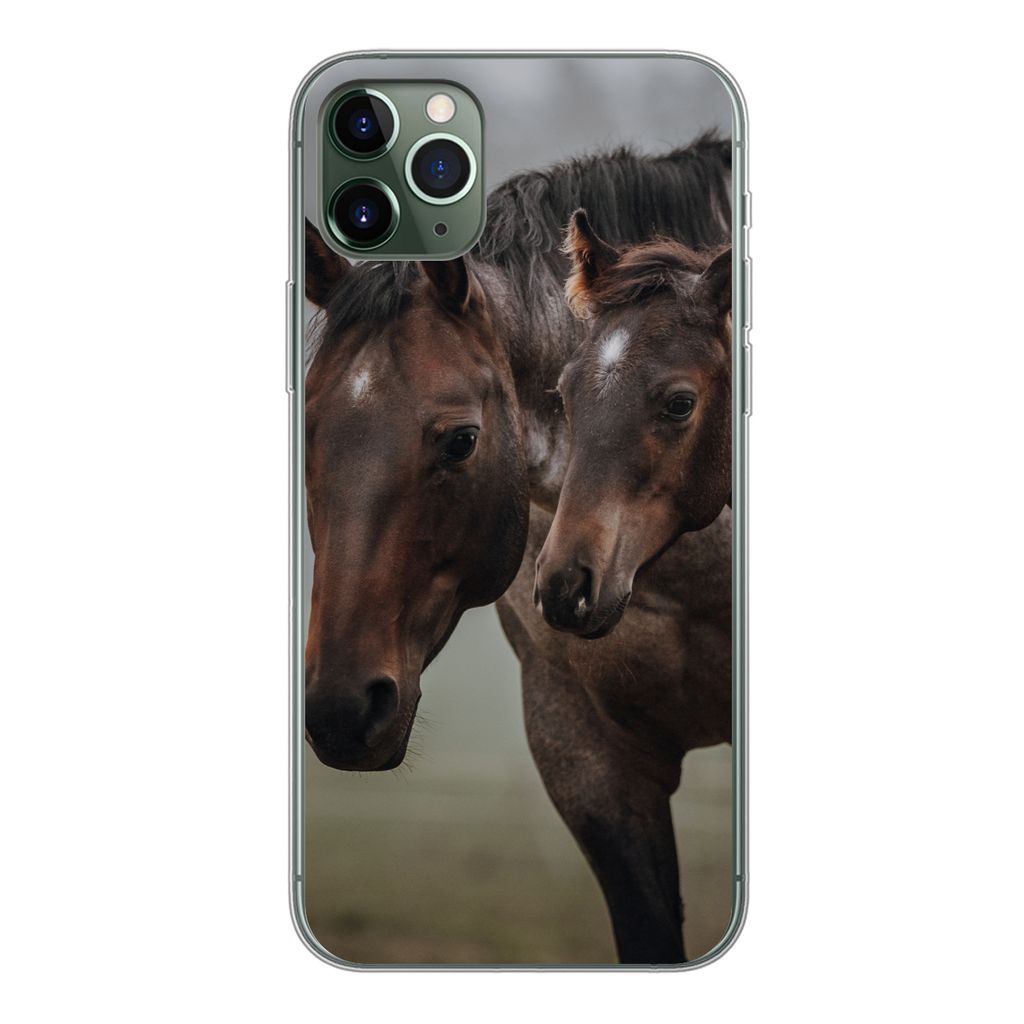 MuchoWow Handyhülle Schutzhülle Hülle für iPhone 11 Pro Max Pferde - Nebel - Landschaft Silikon Softcase Handy Hülle - Schutz