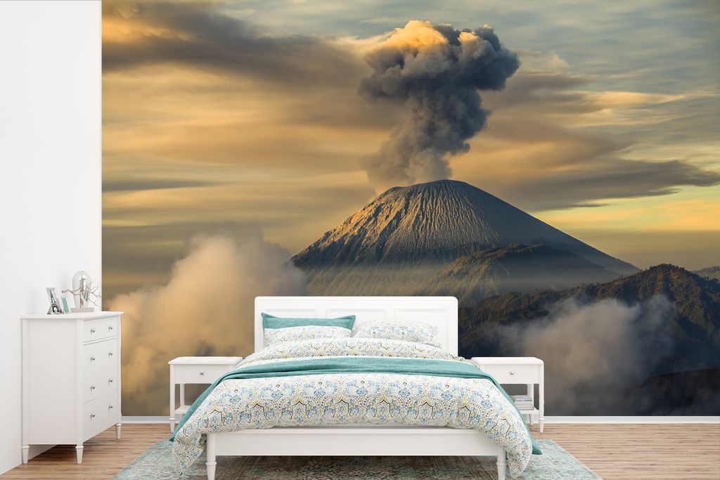 MuchoWow Fototapete für Wohnzimmer oder Schlafzimmer Wandtapete Vinyl Motivtapete Rauch von einem Vulkan - 525x350 cm - Das Hintergrundbild