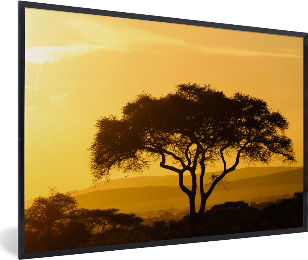 MuchoWow MuchoWow Gerahmtes Poster Gelber Himmel über dem Serengeti-Nationalpark in Tansania 60x40 cm - Poster mit zchwarzem Bilderrahmen - Pr...