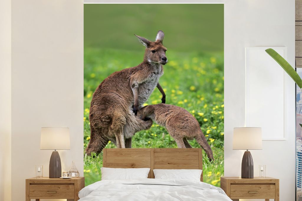 MuchoWow Fototapete für Wohnzimmer oder Schlafzimmer Wandtapete Vinyl Motivtapete Känguru - Blumen - Jung - 145x220 cm - Wanddekoration