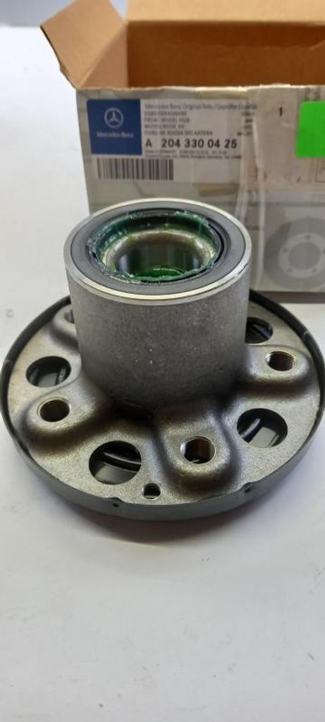 Original MERCEDES-BENZ E-Klasse C207 A207 Radnabe vorne A2043300425