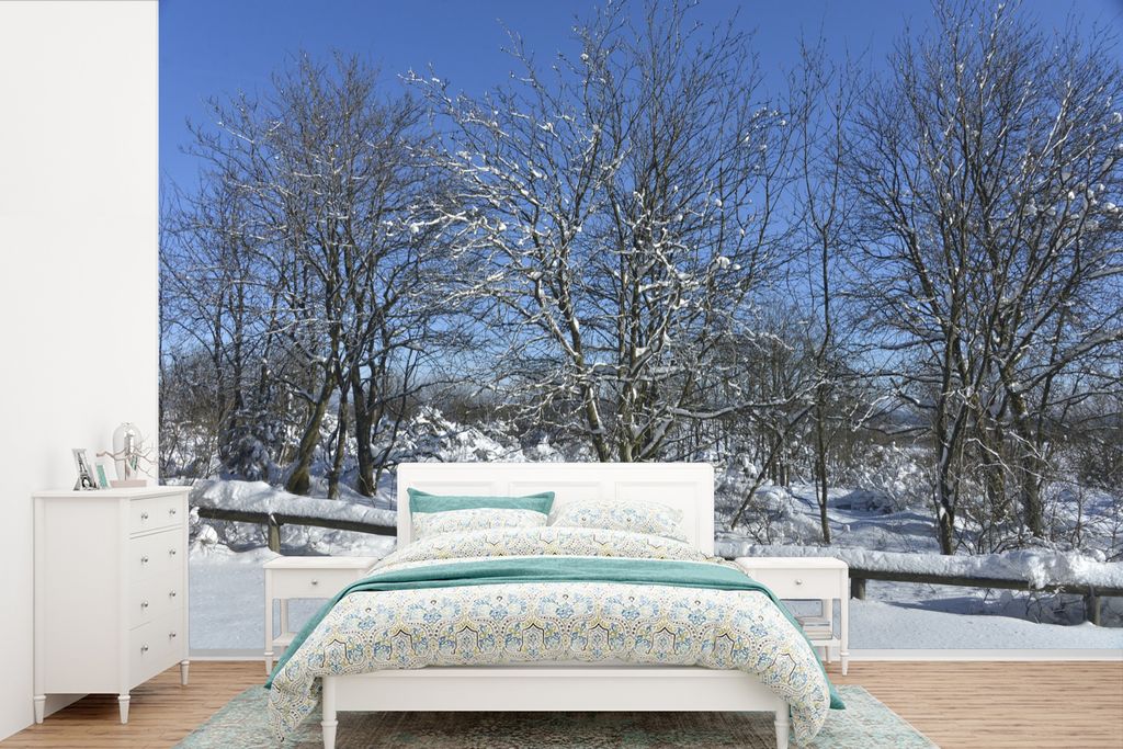 MuchoWow Fototapete für Wohnzimmer oder Schlafzimmer Wandtapete Vinyl Motivtapete Ein Wintertag unter blauem Himmel in den Ardennen - 420x280 cm...