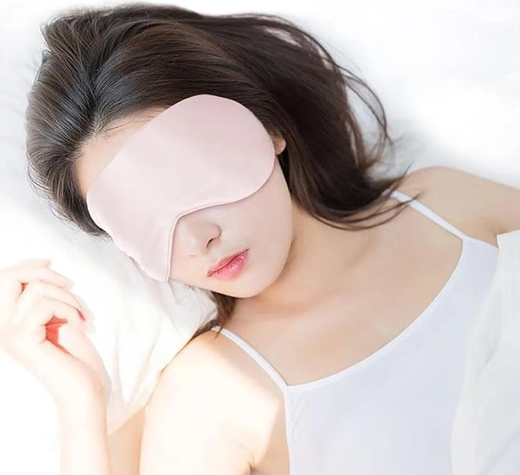 Dormez mieux avec le masque de sommeil en soie rose anti-insomnie