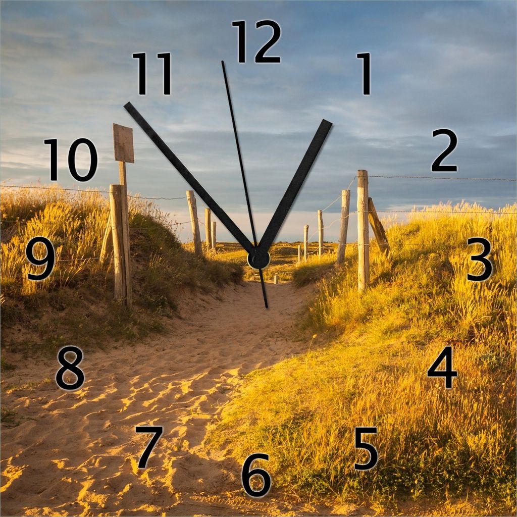 Wallario Design Wanduhr Düne am Strand bei Sonnenuntergang in Frankreich aus Echtglas, Größe 30 x 30 cm