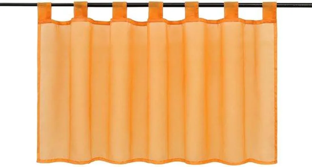 Réveillez votre déco sombre avec ce petit rideau orange transparent