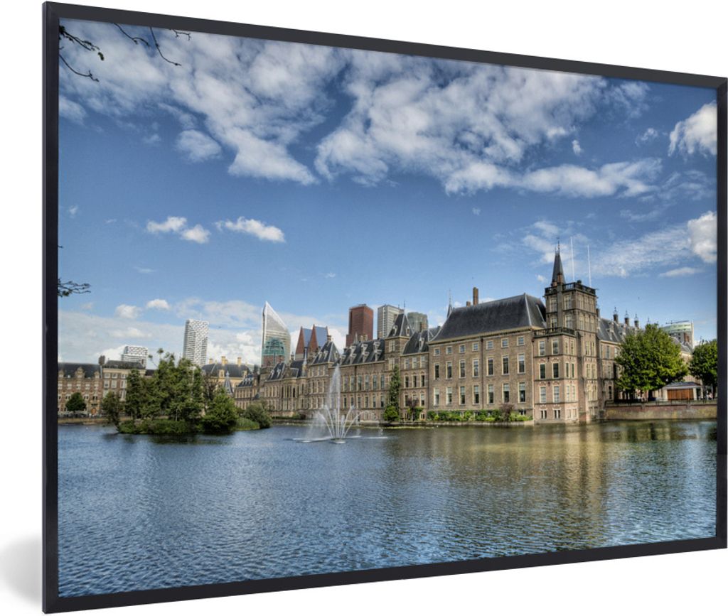 MuchoWow Gerahmtes Poster Hofvijver vor dem Binnenhof in den Niederlanden 30x20 cm - Poster mit Schwarzem Bilderrahmen Wandposter Rahmen Foto Bil...