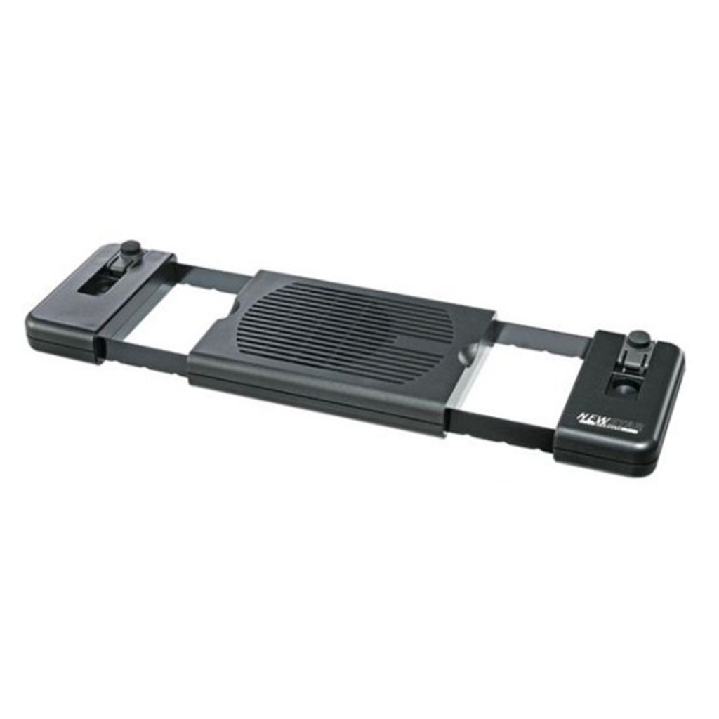 Die NSLC200 ist ein Notebook-Kühler, die einen Laptop mit bis zu 15 Grad kühlt. - 40 mm x 320 mm x 90 mm - Schwarz