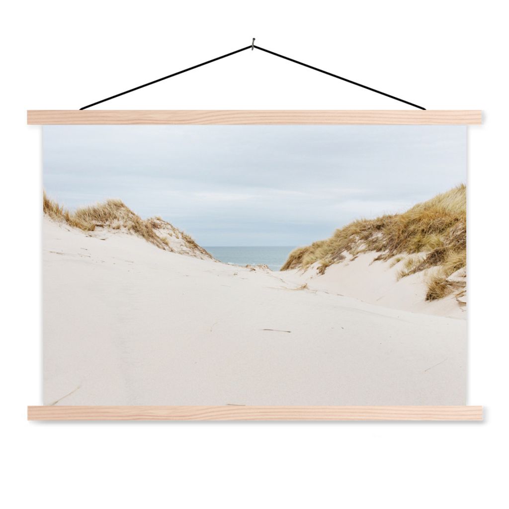 MuchoWow Textilposter Das Meer hinter den Dünen 120x80 cm mit holzfarbenen Rahmen - Aufhängeset