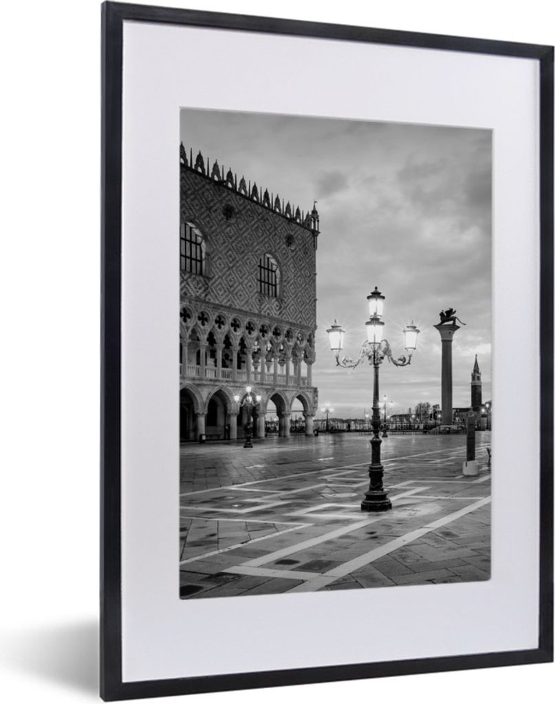 MuchoWow Gerahmtes Poster Piazza San Marco in Venedig mit einem Laternenpfahl - schwarz und weiß 30x40 cm - Poster mit Schwarzem Bilderrahmen Wa...