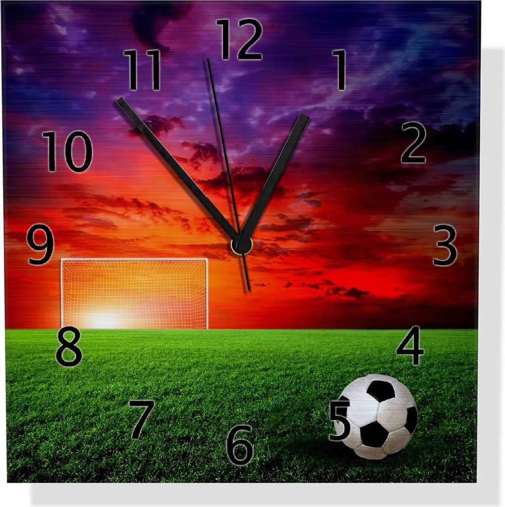 Wallario Design Wanduhr Fußball - Fußballfeld bei Sonnenuntergang aus Aluverbund, Größe 30 x 30 cm