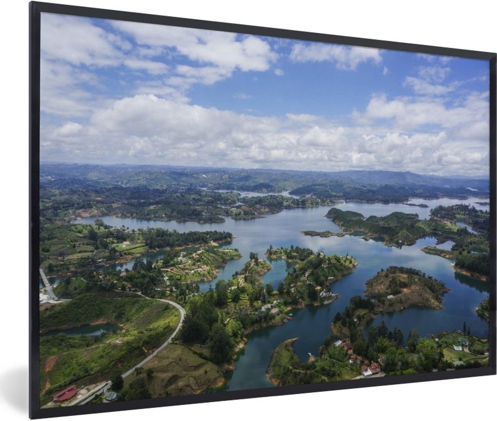 MuchoWow Gerahmtes Poster Luftaufnahme eines Flusses in Kolumbien 90x60 cm - Poster mit Schwarzem Bilderrahmen Wandposter Rahmen Foto Bilder - Fo...