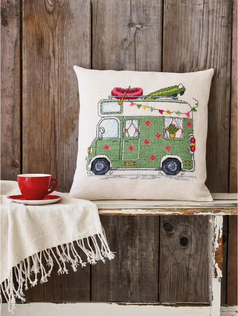 Kit broderie point de croix Permin coussin camping-car à compter