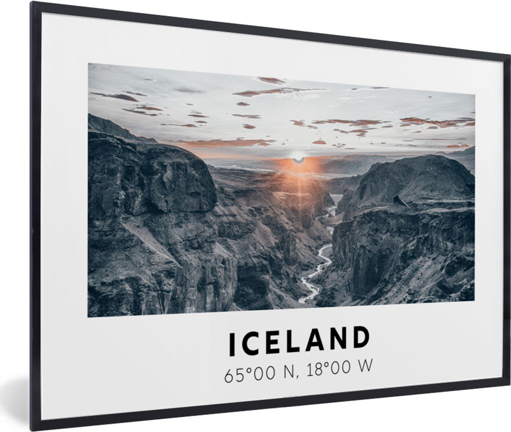 MuchoWow Gerahmtes Poster Island - Fluss - Berge 30x20 cm - Poster mit Schwarzem Bilderrahmen Wandposter Rahmen Foto Bilder - Kunstdruck - Bild-P...
