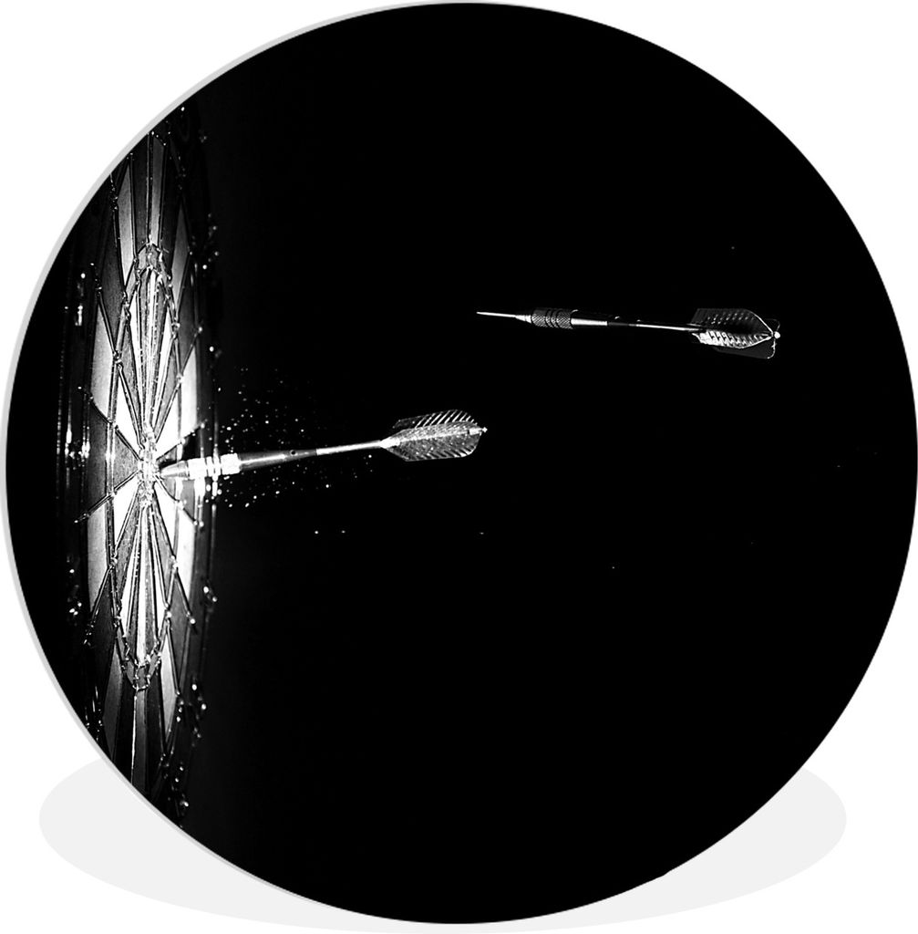 MuchoWow Rundes Wandbild - Runde Bilder Dartpfeil fliegt auf die Dartscheibe - schwarz und weiß Ø 30 cm Kreis Wanddekoration Kunststoff - Wandk...