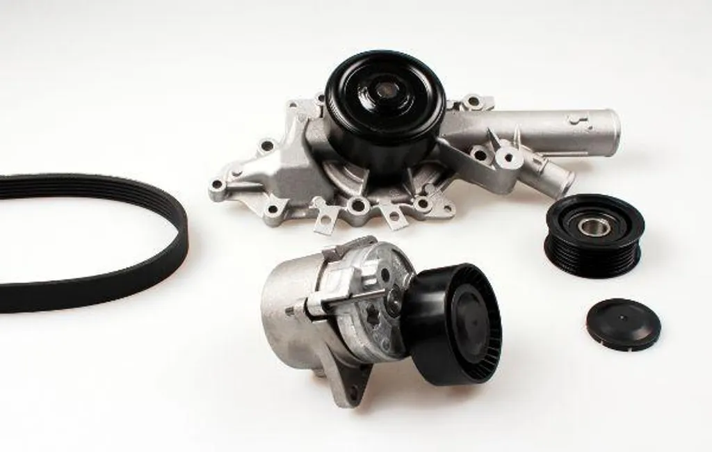 Pompe à Eau et Kit Courroies de Distribution HEPU pour Mercedes CLK