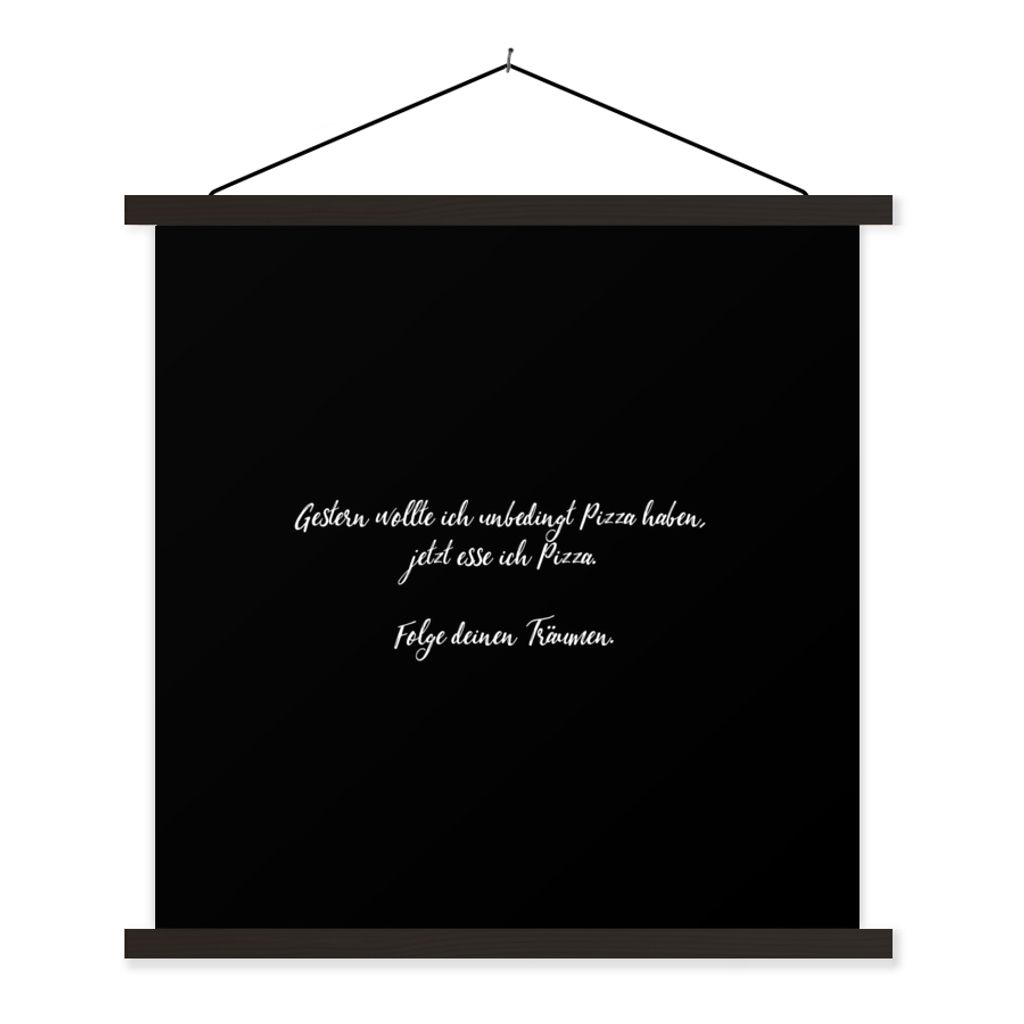 MuchoWow Textilposter Zitate - Essen - Sprichwörter - Folge deinen Träumen - Pizzaliebhaber 90x90 cm mit schwarzem Rahmen - Magnetisches