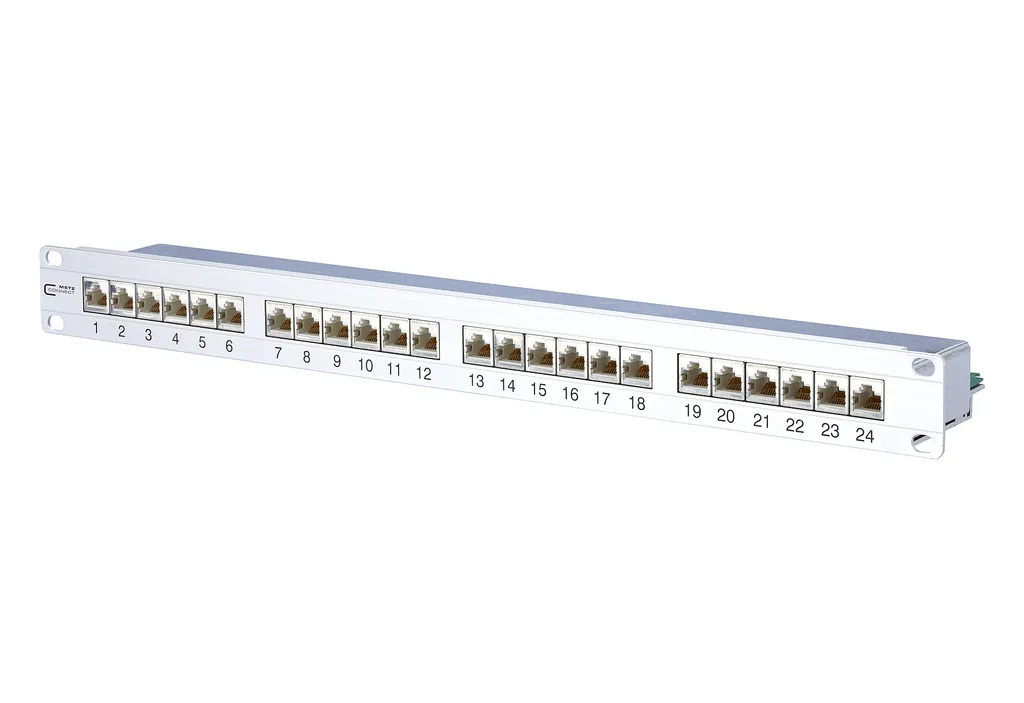 Panneau de brassage RJ45 BTR NETCOM 130855C-E pour réseau informatique