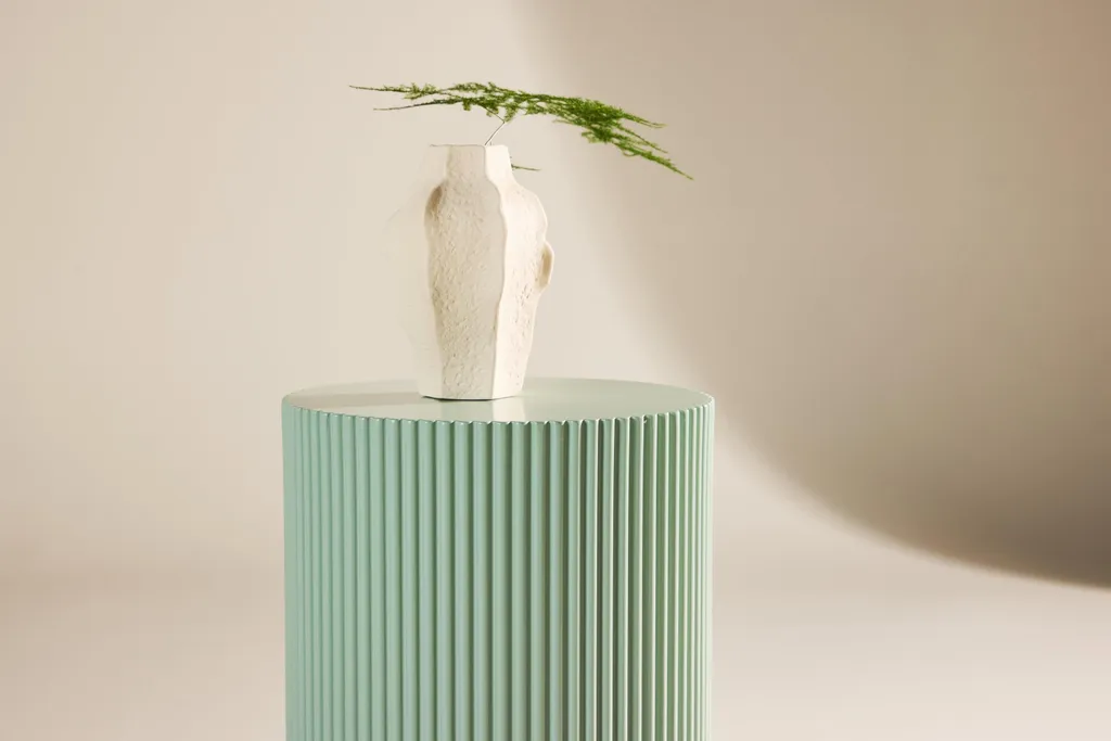 Petite table d'appoint Lenox vert clair gain de place pour studio étroit