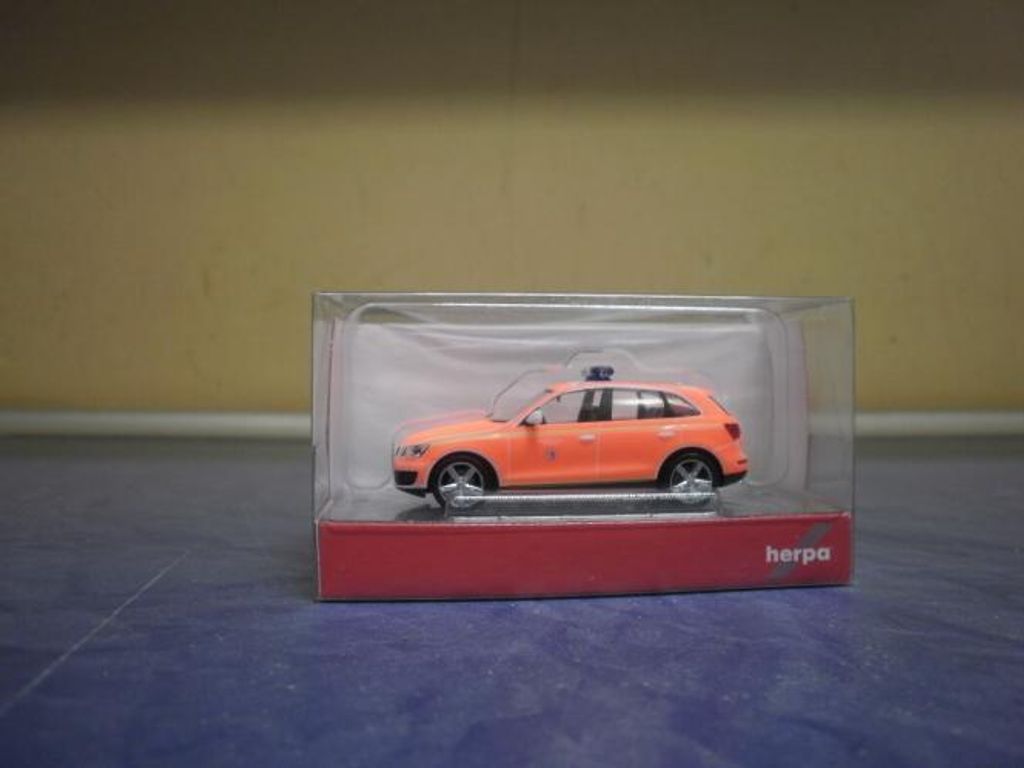 Herpa 094344 - 1/87 Audi Q5 Kommandowagen "Feuerwehr Ingolstadt" - Neu