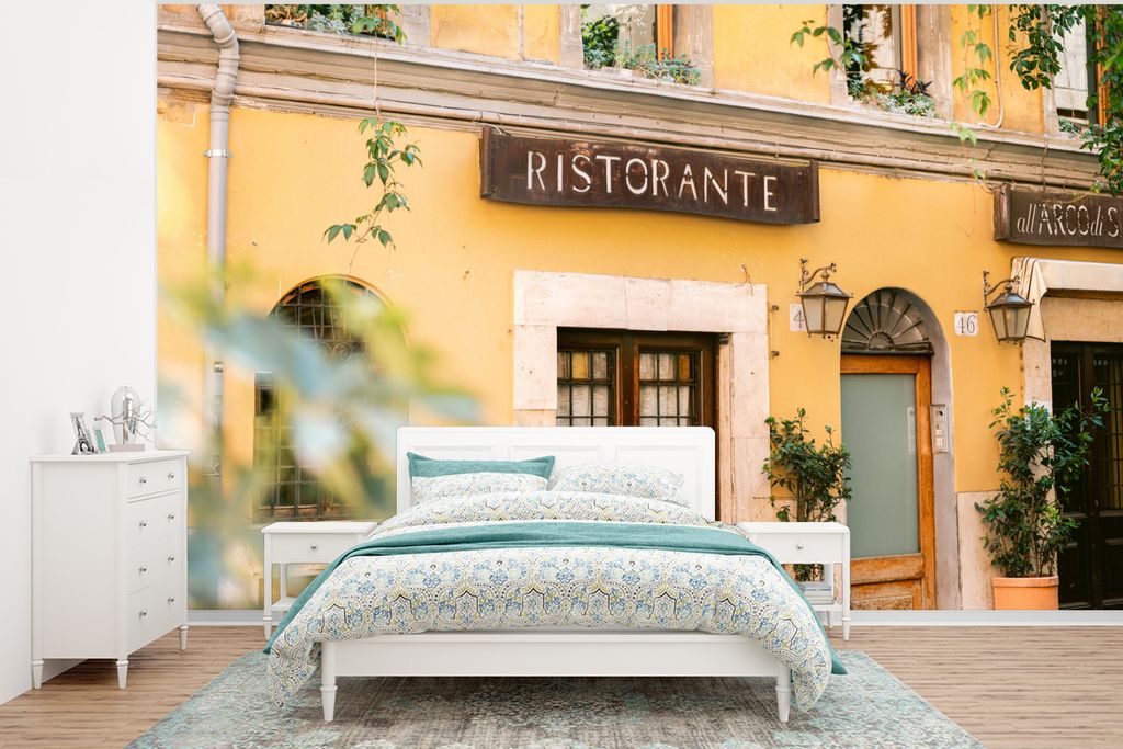 MuchoWow Fototapete für Wohnzimmer oder Schlafzimmer Wandtapete Vinyl Motivtapete Rom - Restaurant - Gelb - Pflanzen - Tür - 320x240 cm - Tapeten