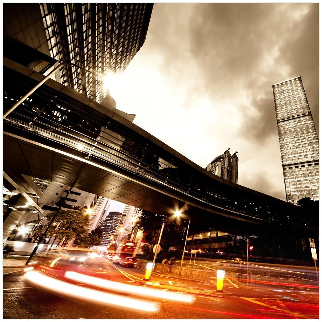 Wallario Magnet für Kühlschrank / Geschirrspüler, magnetisch haftende Folie - 60 x 60 cm, Motiv: Stadt am Abend - Straße